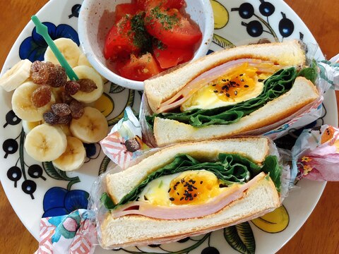 ポーチドエッグのホットサンド♡